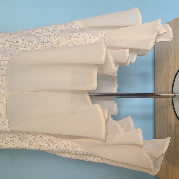 Ladie's Shirt. - Picture 5 of 6